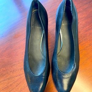 Black Leather Stuart Weitzman pumps. Size 7